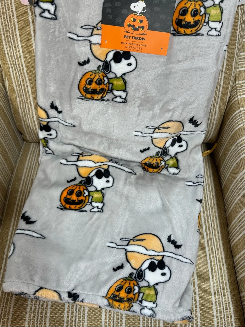 Peanuts Snoopy halloween Throw Blanket - Gray with Orange Pumpkin Print